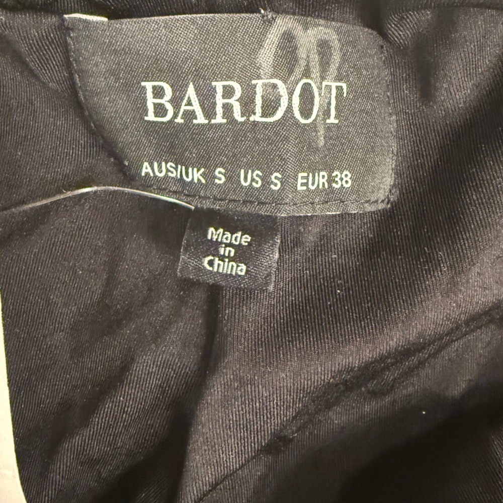 Bardot Elegant Black Ruched Dress - Picture 8 of 10
